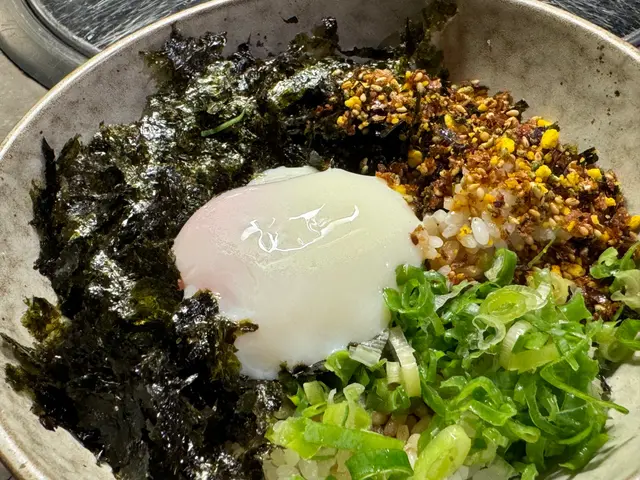 之前已經試過幾家日式烤肉店 邊烤肉邊配飯 真的超搭～～
而且這家偏濕潤 每口肉都會想和他們家的「殿堂玉子飯」一超吃