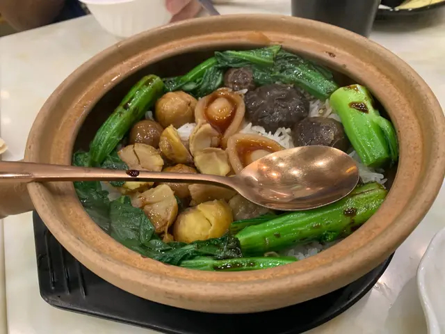 香菇鮑魚栗子煲仔飯
