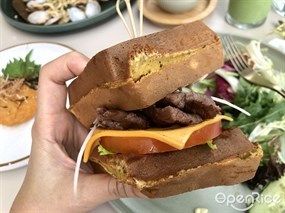 慢煮澳洲和牛板腱紫菜窩夫漢堡配山葵蛋黃醬 - 尖沙咀的Ukiyo