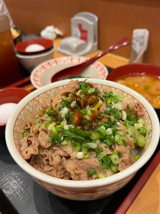 香蔥溫泉蛋牛丼