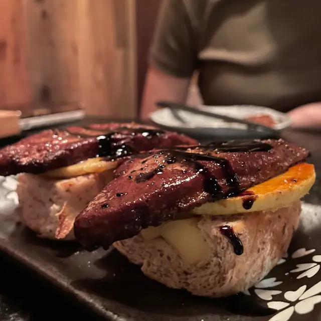 焦糖青蘋果鵝肝多士 