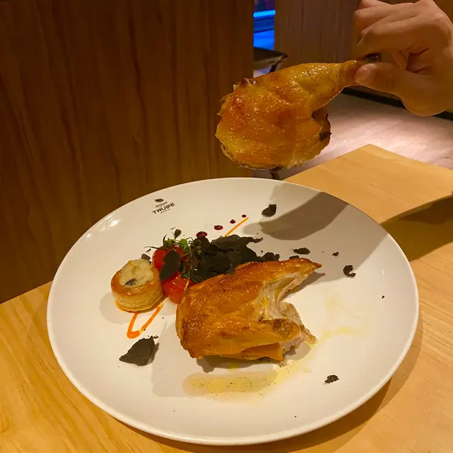 松露香烤三黃雞