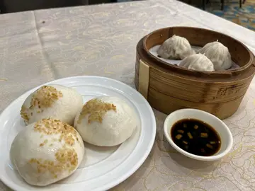 煎胡椒包 & 灌汤小龙包