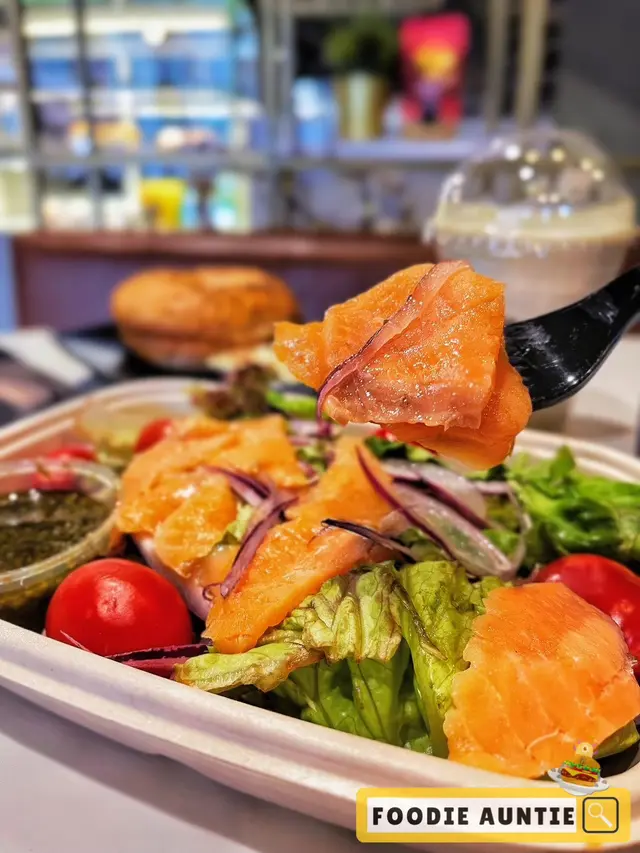 Smoked Salmon Salad with Pesto Sauce