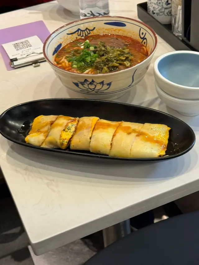 餡料份量好足 芝士唔會好膩
外皮夠薄 包住大量肉鬆
每次黎到食到幾飽都會嗌🤣