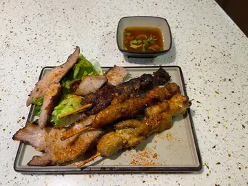 烧猪颈肉拼盘