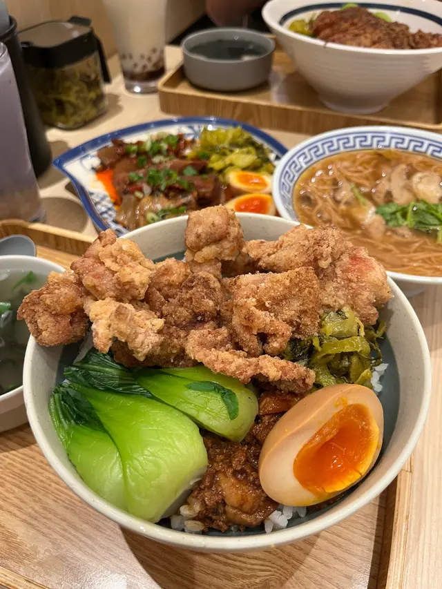 鹽酥雞滷肉飯