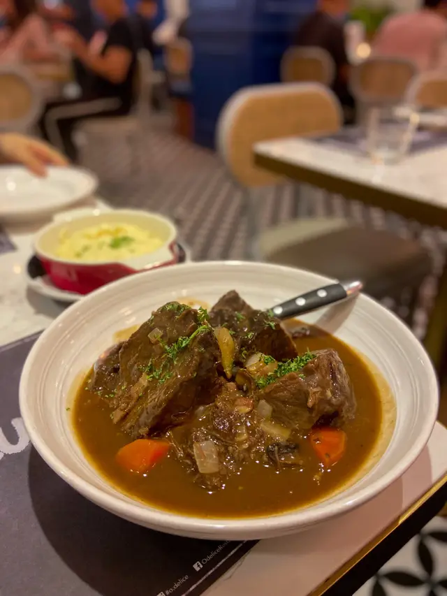 紅酒燉牛面頰 配薯蓉