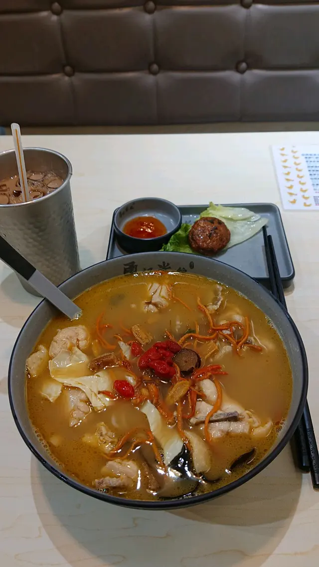 黄酒藥饍雞米線