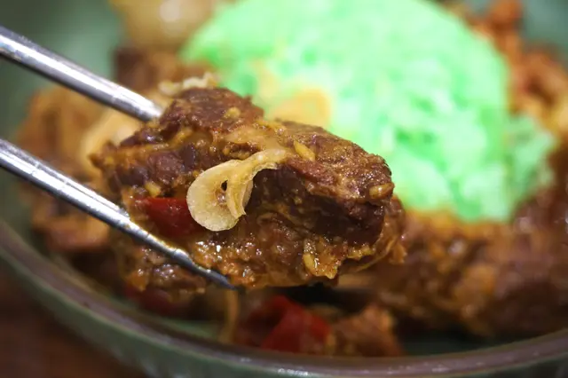 巴東牛肉配江魚椰漿飯