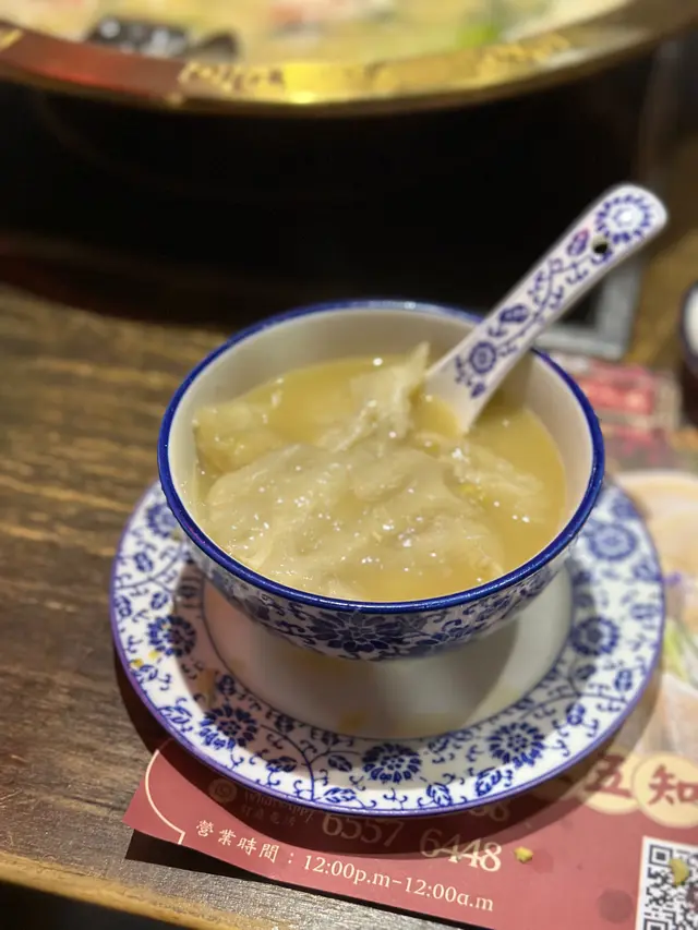 #花膠雞湯 #滾得囍 #北角 #宮廷火鍋 #火鍋 #晚餐 #打邊爐 #hotpot #hotpothk #宮殿 #聖旨到 #北角美食 #火鍋晚市 #養生湯底 #花膠雞 