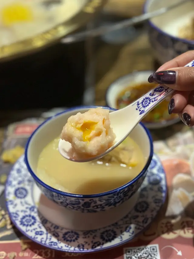 #花膠雞湯 #滾得囍 #北角 #宮廷火鍋 #火鍋 #晚餐 #打邊爐 #hotpot #hotpothk #宮殿 #聖旨到 #北角美食 #火鍋晚市 #養生湯底 #花膠雞