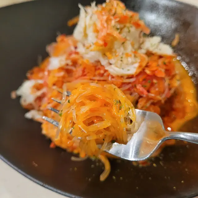 蟹肉櫻花蝦香辣蕃茄忌廉冬粉