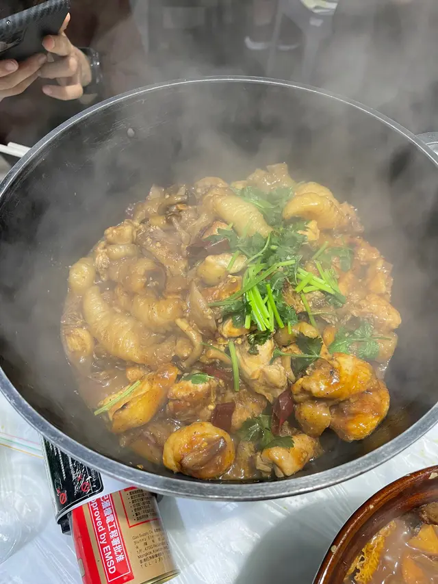 金玉麻辣花雕雞煲