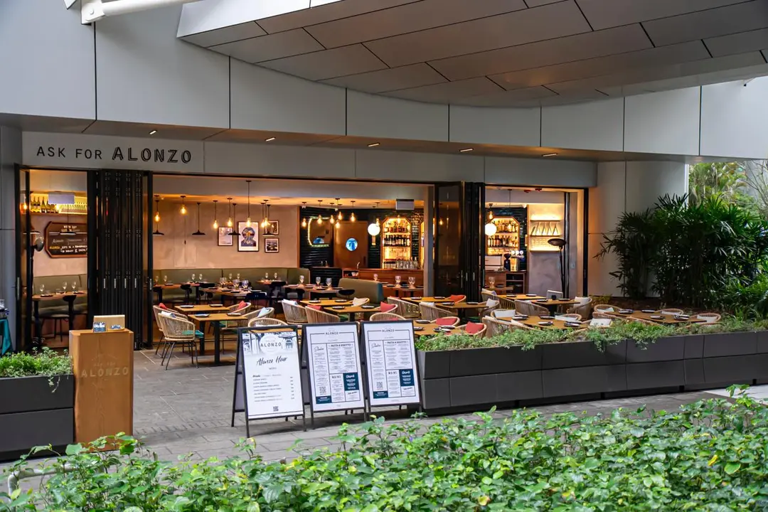 Ask for Alonzo (太古坊電訊盈科中心)