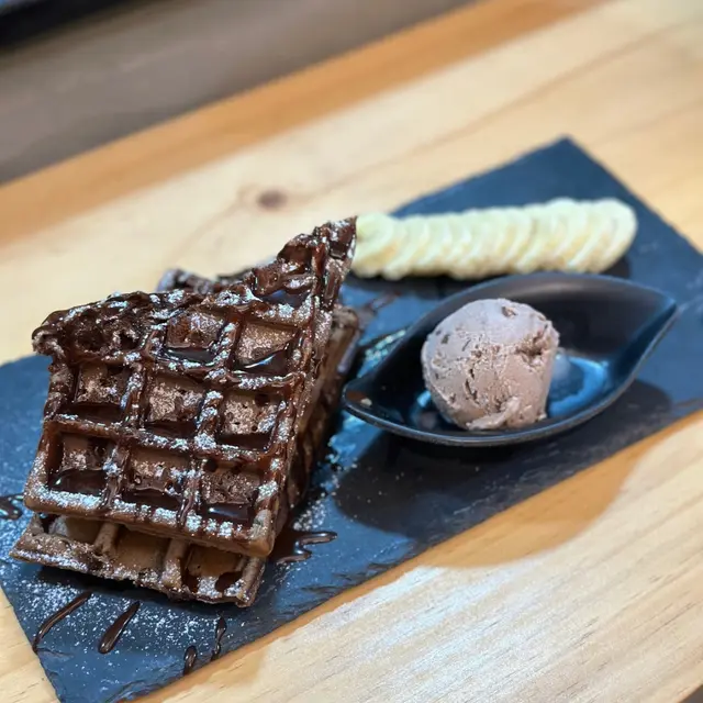 朱古力窩夫伴雪糕