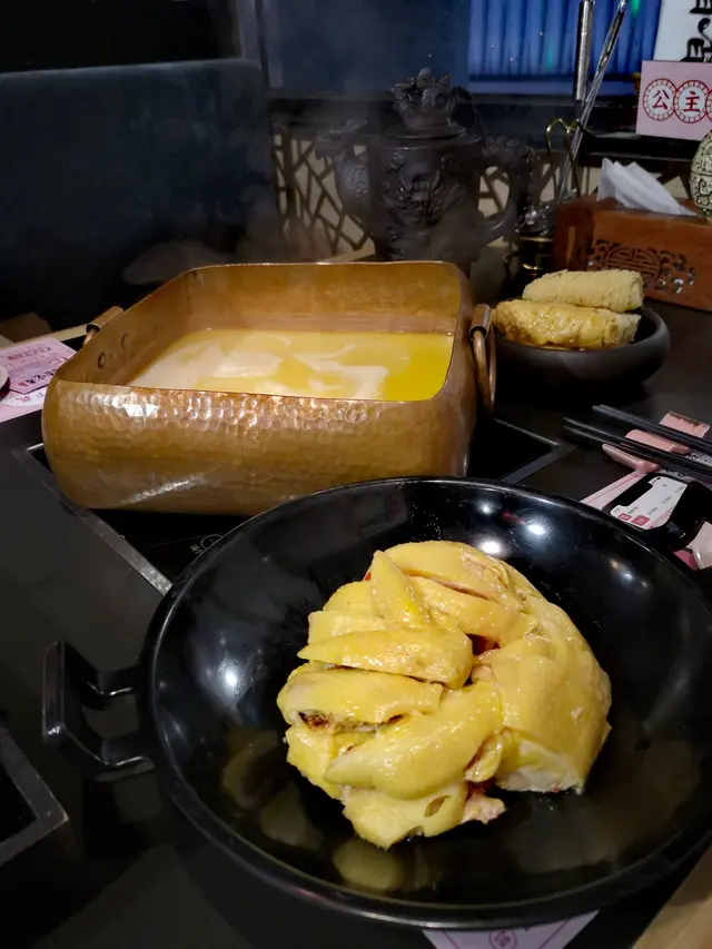 雍穆公主·花膠雞湯鍋(半隻)