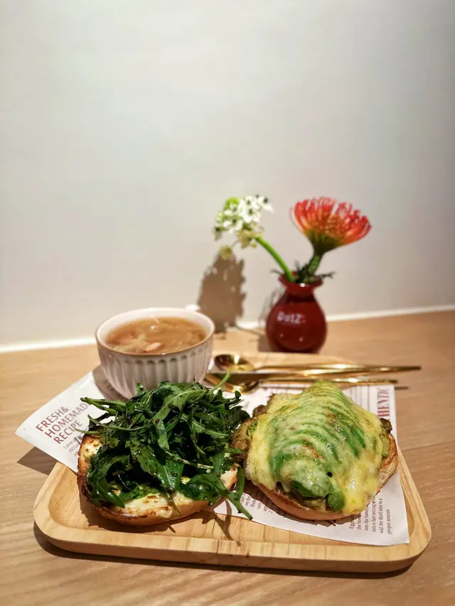 Iwate Crab Meat & Avocado Bagel Sandwich