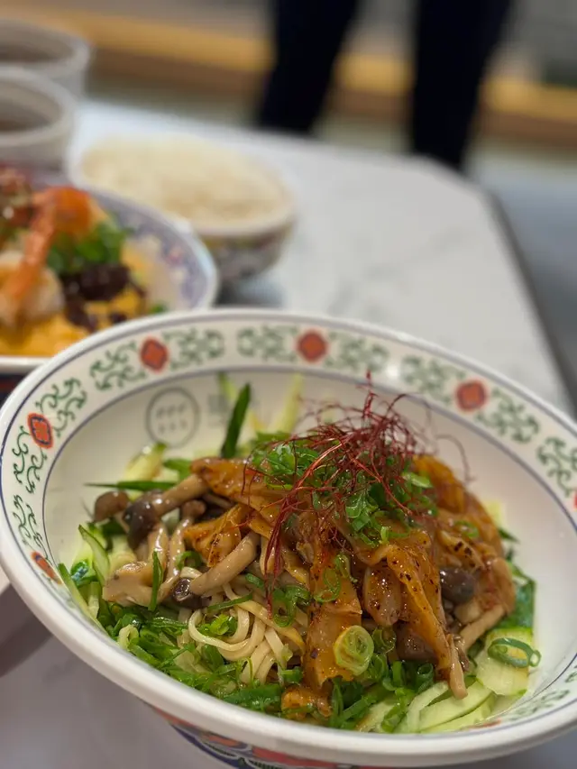 麻辣爽花膠冷麵