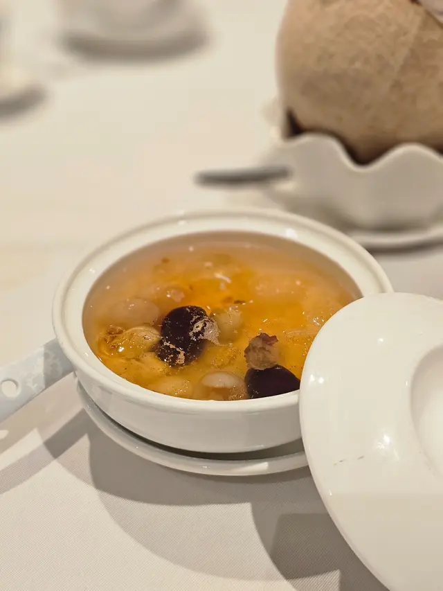 滋養桃膠燉紅蓮