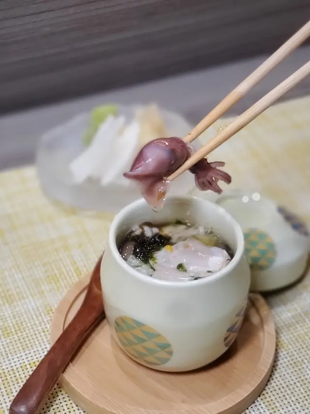 螢光魷魚蒸碗蒸