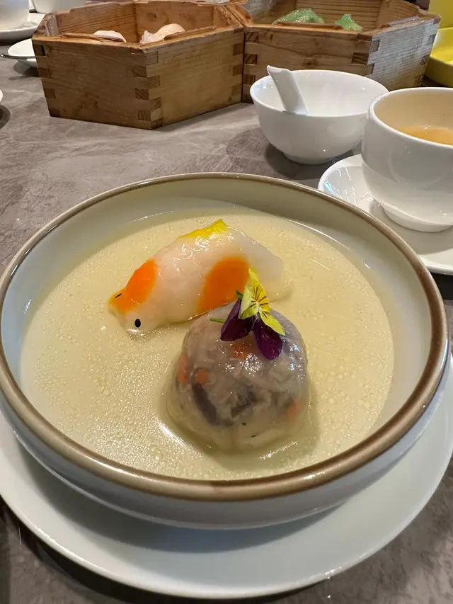 上湯金魚餃配水晶球