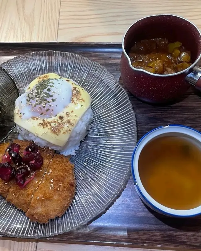 日式芝士咖哩吉列豬扒伴流心蛋(辛)