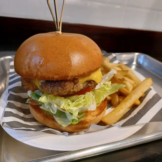 手打安格斯牛漢堡餐