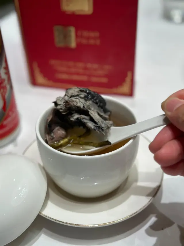 石斛花旗參燉烏雞湯