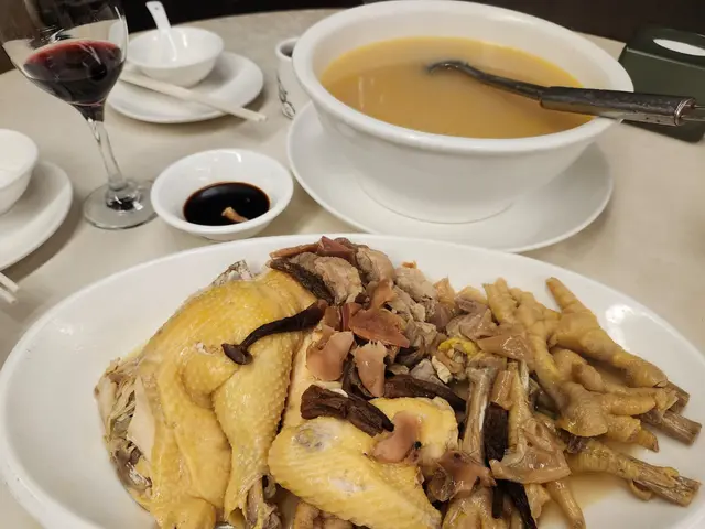 花膠響螺煲雞湯