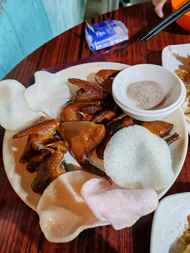 #foodie #FoodieLife #FoodieLife #香港美食 #大排檔 #乳鴿 #椒鹽鮑魚 #豉椒炒蜆 #椒鹽鮮魷 #蒜蓉扇貝