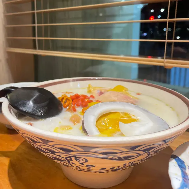 桃膠椰子雞湯米線