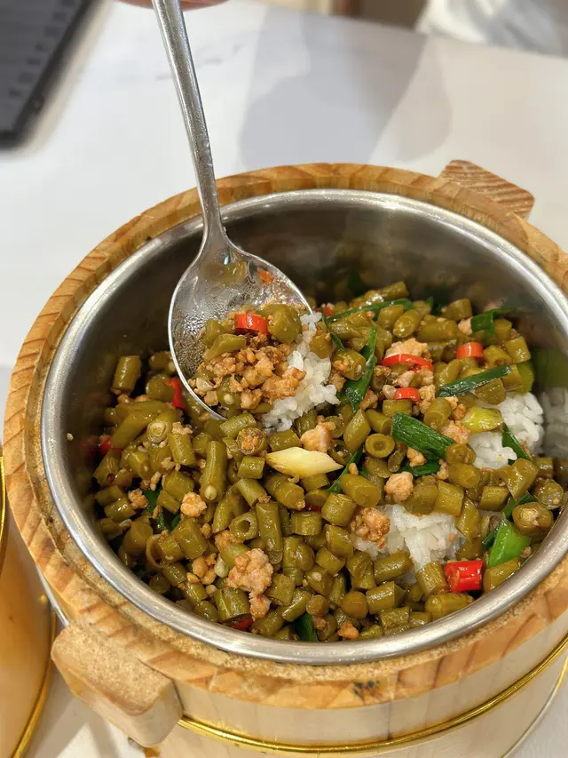 酸豆角肉末饭