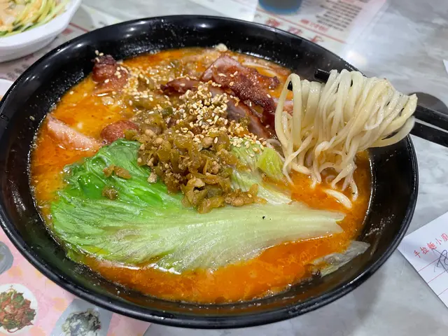 豬頸肉擔擔湯拉麵