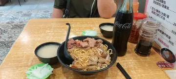 猪杂捞面加牛腩