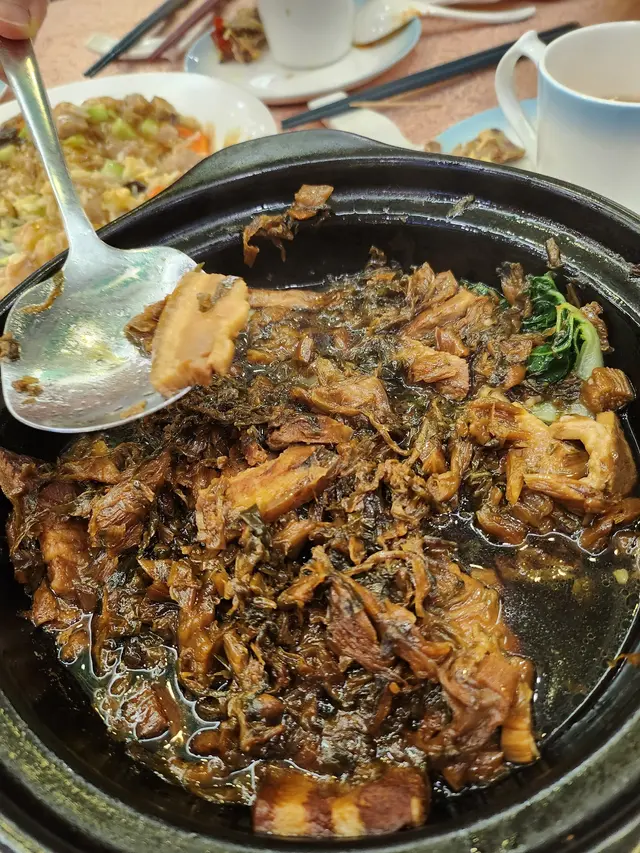 負分.....梅菜一點味道都沒有, 扣肉從來未見過切成一片片來炆
