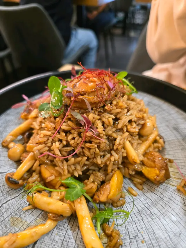 原隻鮑魚汁煮洋薏飯