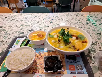 老壇酸菜魚，米線，紅糖冰粉