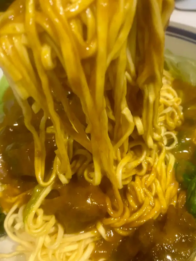 咖哩牛腩撈伊麵