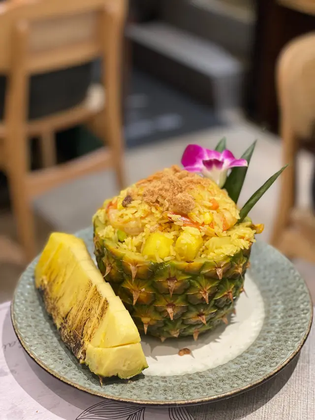 鮮菠蘿海鮮炒飯
