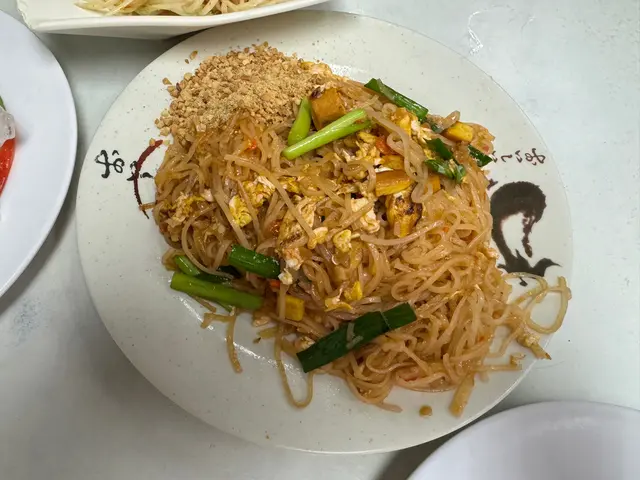 泰式炒金邊粉（走芽菜）