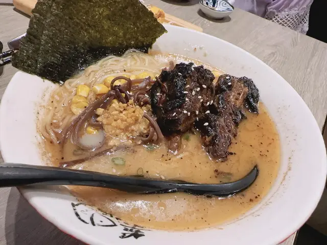 黑蒜油豬軟骨拉麵