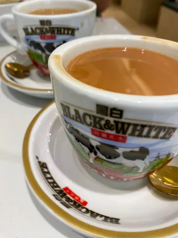 茶走几好饮💕 鸳鸯就咖啡味重啲，盖晒奶茶味😭