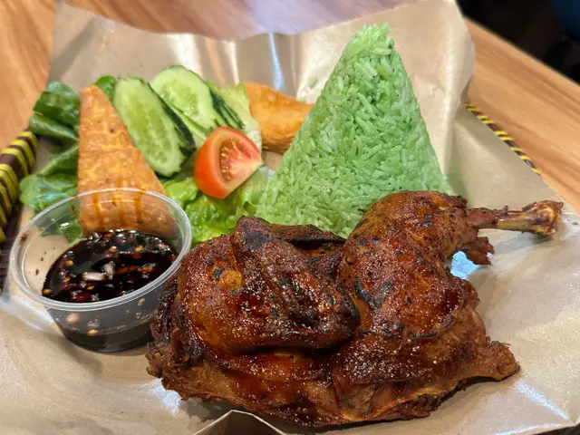 燒雞班蘭尖塔飯