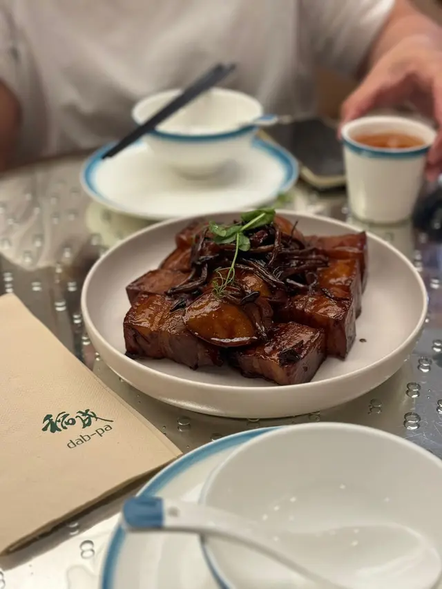 鮑魚黑毛豬紅燒肉