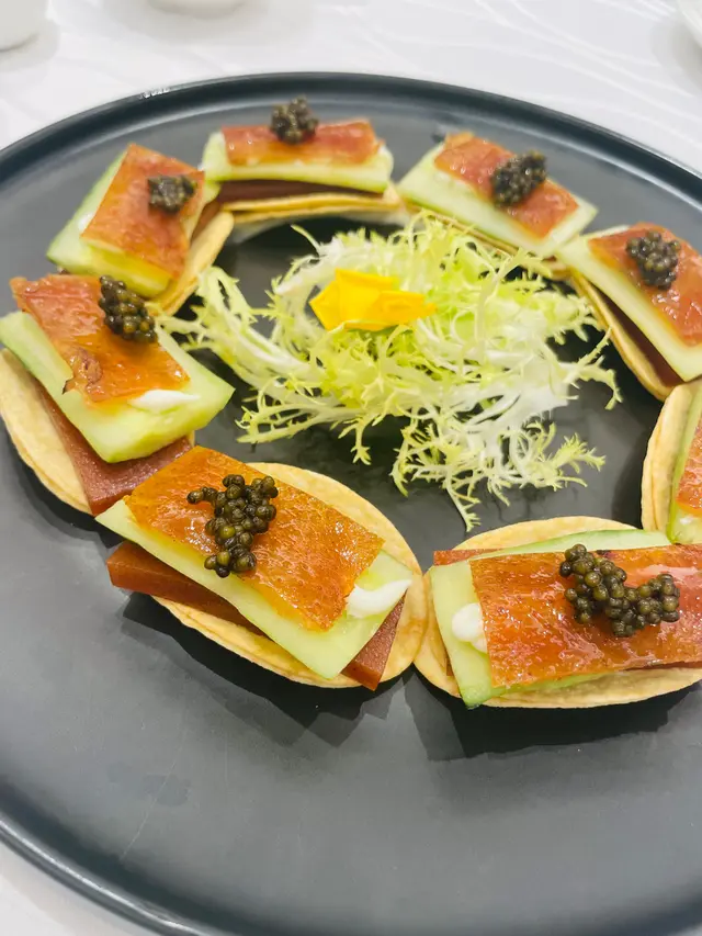 黃金鴨件半魚子醬