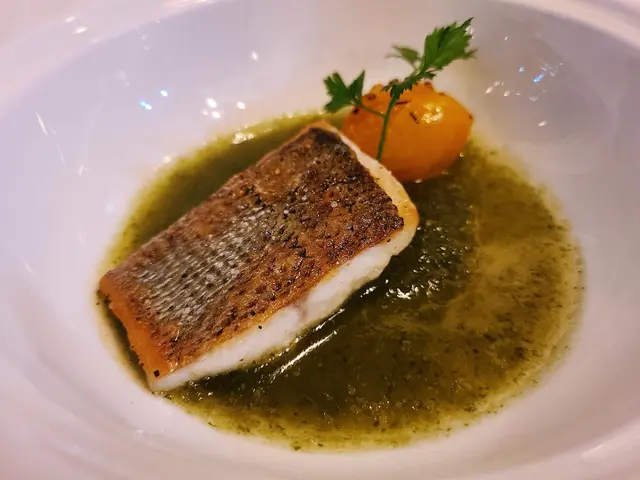 鮮鱸魚柳酸甜香草汁