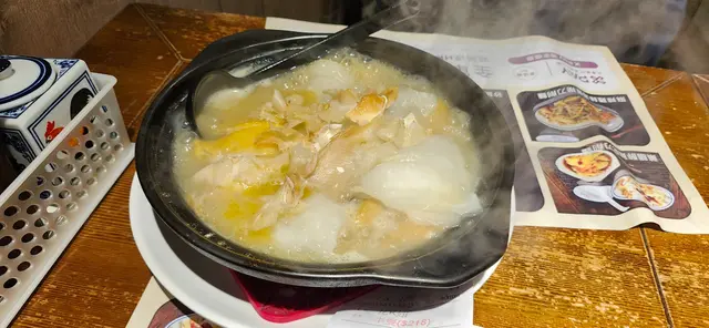 砂鍋花膠雞湯翅（半隻）