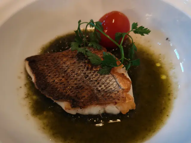 鮮鱸魚柳酸甜香草汁