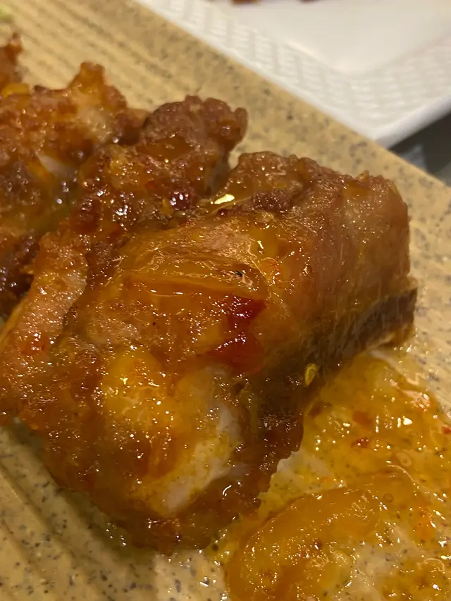 酸酸甜甜，送飯好開胃。￼雖然佢係油炸，但係加埋啲柚子醬又可以解咗啲油膩感，推介！￼￼